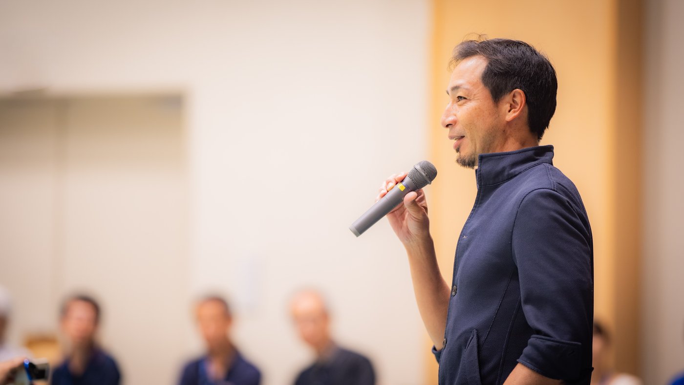 鈴木大裕さんが第2部で学校統廃合について語る様子
